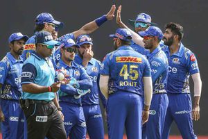 IPL 2022 Playoffs: ముంబై ఇండియన్స్ ఆశలు ఇంకా సజీవంగానే: ఇలా చేస్తే ప్లేఆఫ్స్ ఛాన్స్