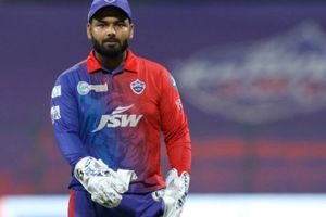 DC vs KKR: గిదేందోయ్ పంత్.. అప్పుడు నో బాల్ కోసం.. ఇప్పుడు కాదని అంపైర్‌తో లొల్లి! పద్దతేనా?