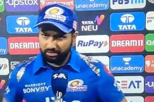 చేతికి అందిన ముద్దను తన్నుకుపోతే ఆ మాత్రం ఫ్రస్ట్రేషన్ ఉంటుంది మరి: గ్రౌండ్ స్టాఫ్‌పై రోహిత్ చిందులు