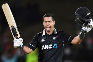 ప్రపంచ క్రికెట్‌లో ఓ స్టార్ శకం ముగిసింది: జాతీయ గీతం పాడుతూ కన్నీటి పర్యంతం: చివరి మ్యాచ్‌లో ఇలా