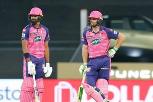 RR vs KKR: వారెవ్వా వాటే ఫిట్‌నెస్.. నాలుగు పరుగులు తీసిన పడిక్కల్, బట్లర్! (వీడియో)