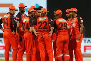 SRH vs RCB: చెలరేగిన సన్‌రైజర్స్ బౌలర్లు.. 68 పరుగులకే ఆర్‌సీబీ ఆలౌట్!