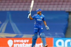 సొంతిల్లు లేదు..ఐపీఎల్ డబ్బులతో అమ్మ నాన్నల కల నెరవేరుస్తా: హైదరాబాదీ తిలక్ వర్మ