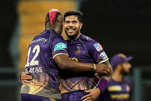 IPL 2022: ప‌వ‌ర్‌ప్లేలో ఉమేష్ యాద‌వ్ అదుర్స్‌.. బ్యాట‌ర్ల‌ను ముప్ప‌తిప్ప‌లు పెడుతున్న కేకేఆర్ బౌల‌ర్‌