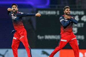 IPL 2022: అయ్యో ఎంత ప‌ని చేశావు కోహ్లీ.. నీ వ‌ల్ల నీ ఫ్యాన్‌కు గ‌ర్ల్ ఫ్రెండ్ దూర‌మైపోయిందిగా!