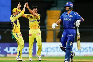 చెన్నై సూపర్ కింగ్స్ ఫెయిల్యూర్స్‌ను పవర్ కట్స్ మీదికి తోసేయలేం: చేజేతులా: ఓటమికి కారణాలివే