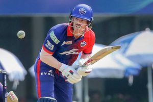 PBKS vs DC: గాలికి పోయే కంపను తగిలించుకోవడం అంటే ఇదే.. డేవిడ్ వార్నర్ ఔటైన తీరుపై ఫ్యాన్స్ సెటైర్స్!