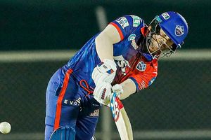 DC vs LSG: థర్డ్ అంపైర్ తప్పిదం.. డేవిడ్ వార్నర్ బలి! కళ్లు దొబ్బాయా? అంటూ ఫ్యాన్స్ ఫైర్!