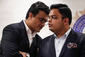 ఆ విషయం గురించి సౌరవ్ గంగూలీని, జయేషాను నిలదీయండి అన్న కేటీఆర్