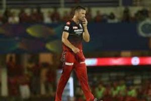 IPL 2022: ఆ ఆర్‌సీబీ బౌలర్ పేరిట చెత్త రికార్డు.. మహానుభావులు 6 ఓవర్లలో 100 పరుగులిచ్చారు.!