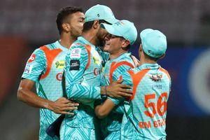 రింకూ సింగ్ వీరోచిత పోరాటం.. చివరి ఓవర్లో అద్భుత క్యాచ్ వల్ల ఓడిన కేకేఆర్, ప్లేఆఫ్‌కు లక్నో