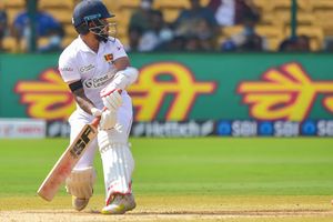 తీవ్ర ఛాతీనొప్పితో గ్రౌండ్లో పడిపోయిన శ్రీలంక ప్లేయర్ మెండిస్.. హుటాహుటిన ఆస్పత్రికి తరలింపు