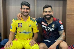 విరాట్ కోహ్లీని కొట్టిన ముఖేశ్ చౌదరి.. కావాలని కొట్టలేదని సారీ కూడా చెప్పాడు