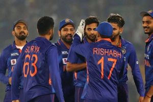 Indian Team for SA: కవలవరపెడుతున్న గాయాల బెడద.. టీ20 సిరీస్ నుంచి మరో స్టార్ పేసర్ ఔట్!