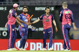 ప్లేఆఫ్స్‌ ముంగిట్లో మరో ఫ్లాప్ షో: పింక్ టీమ్ పరాజయానికి అయిదు కారణాలివే