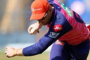 PBKS vs RR: జోస్ బట్లర్ స్టన్నింగ్ క్యాచ్.. సింగిల్ హ్యాండ్‌తో ధావన్‌కు చెక్! (వీడియో)