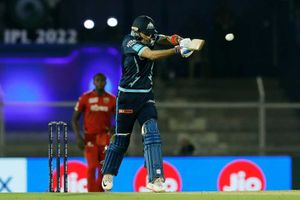 ఓ వైపు వెన్ను నొప్పి వేధిస్తున్నా.. కడవరకు క్రీజులో నిలబడి ఆడిన శుభ్‌మాన్ గిల్