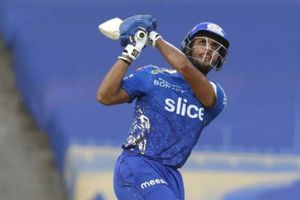 పదేళ్ల పాటు ముంబై ఇండియన్స్ జట్టులో తిలక్ వర్మకు చోటు ఖాయం..!