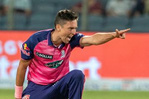 వీడియో: బౌల్ట్ మీదికి బంతిని బుల్లెట్‌లా విసిరిన ఫీల్డర్.. డైరెక్ట్ హిట్: నవ్వాలో..ఏడవాలో తెలీక