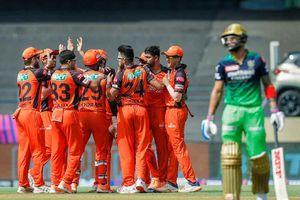 IPL 2022: నోకియా ఫోన్‌లా విరాట్ కోహ్లీ.. పాత చింతకాయ పచ్చడి షాట్లతో అట్టర్ ఫ్లాఫ్!