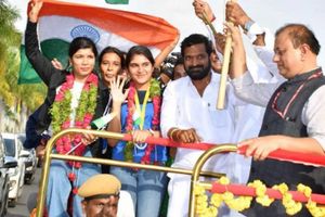 నిఖత్ జరీన్, ఇషా సింగ్‌లకు భారీ నజరానా!