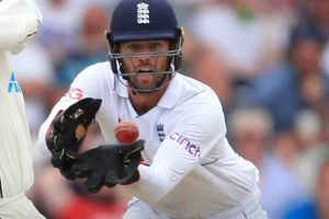 ఇంగ్లండ్ జట్టులో కరోనా కలకలం.. భారత్‌తో ఏకైక టెస్ట్‌పై నీలినీడలు!