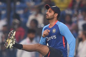 మూడో టీ20కి ముందు భువీని ఊరిస్తున్న ఓ అరుదైన రికార్డు.. ఒక్క వికెట్ తీసినా చాలు