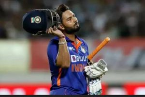 రిషభ్ పంత్ బౌలర్లు ఉచ్చులో చిక్కుకుంటున్నాడు: వసీం జాఫర్