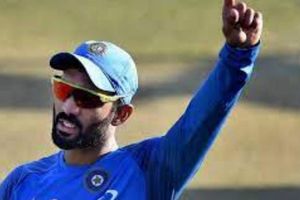 Ravi shastri: ఎంఎస్ ధోనీ తర్వాత టీమిండియాకు సరైనోడు దినేష్ కార్తీకే..! ఎందుకో కారణం చెప్పిన శాస్త్రి