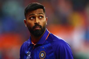 హార్దిక్ పాండ్యా‌ను కాపాడుకోవాలి.. ఒక్క టీ20ల్లోనే ఆడించాలి: రవిశాస్త్రి