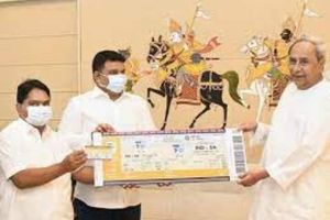 కటక్ వేదికపై జరిగే టీమిండియా - దక్షిణాఫ్రికా టీ20 మ్యాచ్ కోసం తొలి టికెట్ కొన్న సీఎం నవీన్ పట్నాయక్