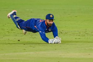 మా నాన్న వల్లే వికెట్‌ కీపర్‌ అయ్యాను: రిషభ్ పంత్