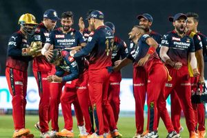 IPL 2022 ముందు.. సిరాజ్‌తో సహా ఆ నలుగురిని వదిలేయనున్న ఆర్‌సీబీ!