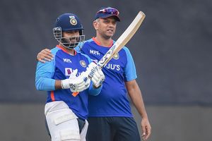 Rishabh Pant Chances for T20 World cup Squad: పంత్ ఎందుకు ఉండడు, ఉంటడు ఉంటడు.. ద్రావిడ్ వ్యాఖ్యలు