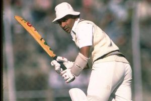 ఆ ఘనతను అందుకోవడం అంటే ఎవరెస్ట్ శిఖరం ఎక్కినట్టే: సునీల్ గవాస్కర్