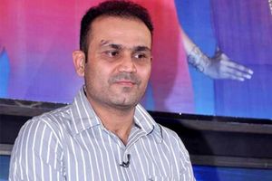 తుది జట్టు నుంచి ధోనీ తప్పించడంతో రిటైర్మెంట్ ప్రకటించాలనుకున్నా.. సచిన్ ఆపిండు: వీరేంద్ర సెహ్వాగ్