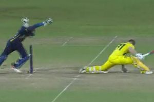ఈ స్టంపింగ్ ముందు ధోనీ కూడా బలాదూర్: లంక వికెట్ కీపర్ మెరుపు వేగం