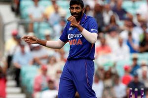 Ind vs Eng 1st ODI : ఇంగ్లాండ్ తుక్కు‌రేగ్గొట్టిన బుమ్రా.. గుండు సున్నాకే నలుగురు ఔట్..! 26కే 5వికెట్లు