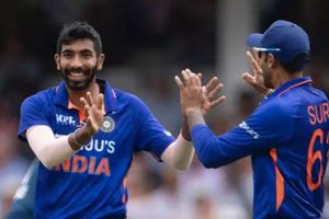 Ind vs Eng 1st ODI : వన్డే చరిత్రలో తొలిసారి ఆ ఘనత సాధించిన భారత పేసర్లు