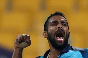 పెట్రోల్ కోసం ఆ కోల్‌కత నైట్‌రైడర్స్ క్రికెటర్ ఎన్నో అవస్థలు: రూ.10,000లతో ట్యాంక్ ఫిల్