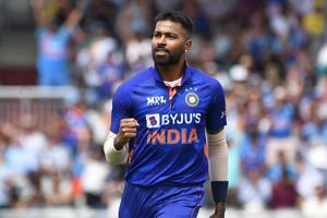 Hardik Pandya Sensational Bowling: 4ఓవర్లు, 3మెయిడిన్లు, 2వికెట్లు, 2రన్స్.. ట్విట్టర్లో ట్రెండింగ్