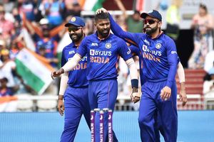 Ind vs Eng 3rd ODI: హార్దిక్ పాండ్యా అదరగొట్టినా.. చాహల్ సత్తా చాటినా.. ఇండియా ముందు టఫ్ టార్గెటే..!