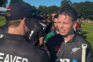 IRE vs NZ: 5 బంతుల్లో 5 బౌండరీలు.. చావు తప్పి కన్ను లొట్ట పోయినట్లు గెలిచిన కివీస్! (వీడియో)