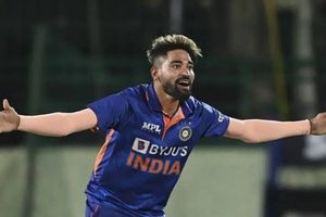 IND vs WI: సిరాజ్ మియ్యా యార్కర్లు వేయడమా? బాప్‌రే.. పేలుతున్న సెటైర్లు!