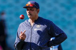 Ravi Shastri: పదో నంబర్ బ్యాటర్ పదో వికెట్‌కు ఓవర్లో 35పరుగులు కొట్టడమేంటో.. అస్సలు నమ్మలేకపోతున్నా