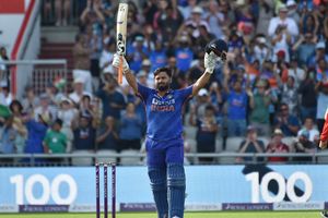 జట్టు కష్టాల్లో ఉన్నప్పుడు ఆడి గెలిపిస్తే ఆ కిక్కే వేరు.. ఈ సెంచరీ జీవితాంతం గుర్తుంచుకుంటా: రిషభ్ పంత్