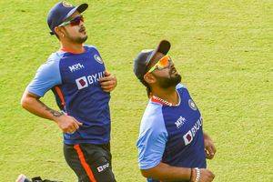 ఇషాన్ కిషన్ ఓపెనింగ్ స్థానానికి ఎసరు: రిషభ్ పంత్ తెర మీదికి: మాజీ వికెట్ కీపర్