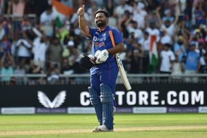 రిషభ్ పంత్.. నువ్వు టీమిండియా ఫ్యూచర్.. మాజీ క్రికెటర్ల ప్రశంసలు!