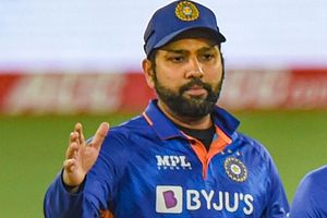 IND vs ENG: సహనం కోల్పోయిన రోహిత్ శర్మ.. ఫీల్డర్‌‌ను బూతులు తిట్టిన హిట్ మ్యాన్! (వీడియో)