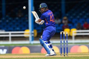 India vs WestIndies : అదిరిన ఆరంభం, వెస్టిండీస్‌పై సెంచరీ చేయాలన్న కల మరోసారి మిస్ చేసుకున్న ధావన్..?